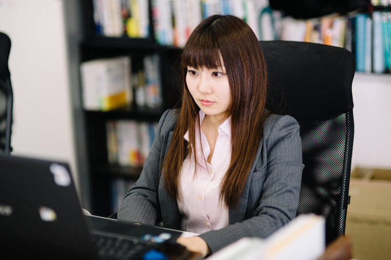 気になる人をゲットしよう!気になる同僚と付き合う方法って?